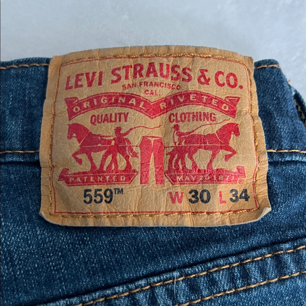 Levi's Classic 559 Men’s Straight Blue Jeans 30x34 - Picture 9 of 10
